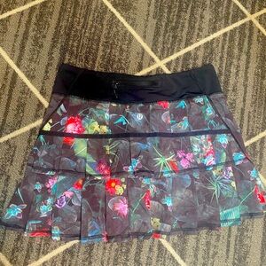 Lululemon Pace Setter Skirt 4 Skort
Curious Jungle Multi Print Pleated Mini